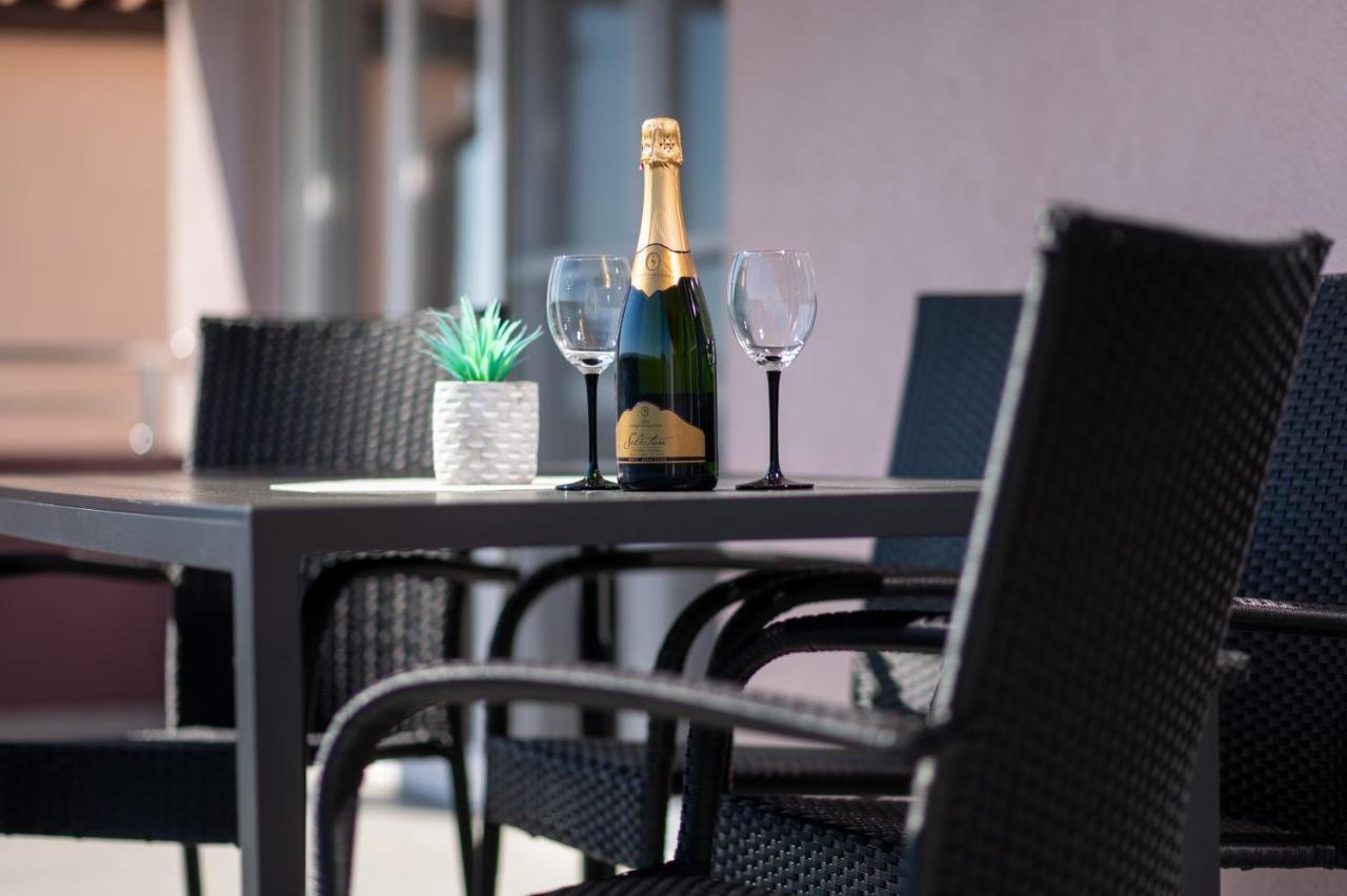 Euroholiday Apartments Turanj Bagian luar foto